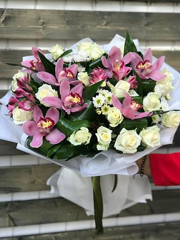 Букет цветов из: Розы и Хризантемы в Калистово