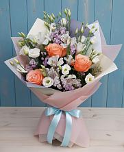 Букет цветов из:  Лизиантусы, Розы, Альстромерии и Гипсофила в Калистово