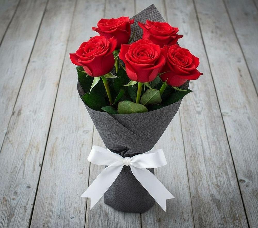 Букет 5 Красных роз Эдлесс Лав в Калистово