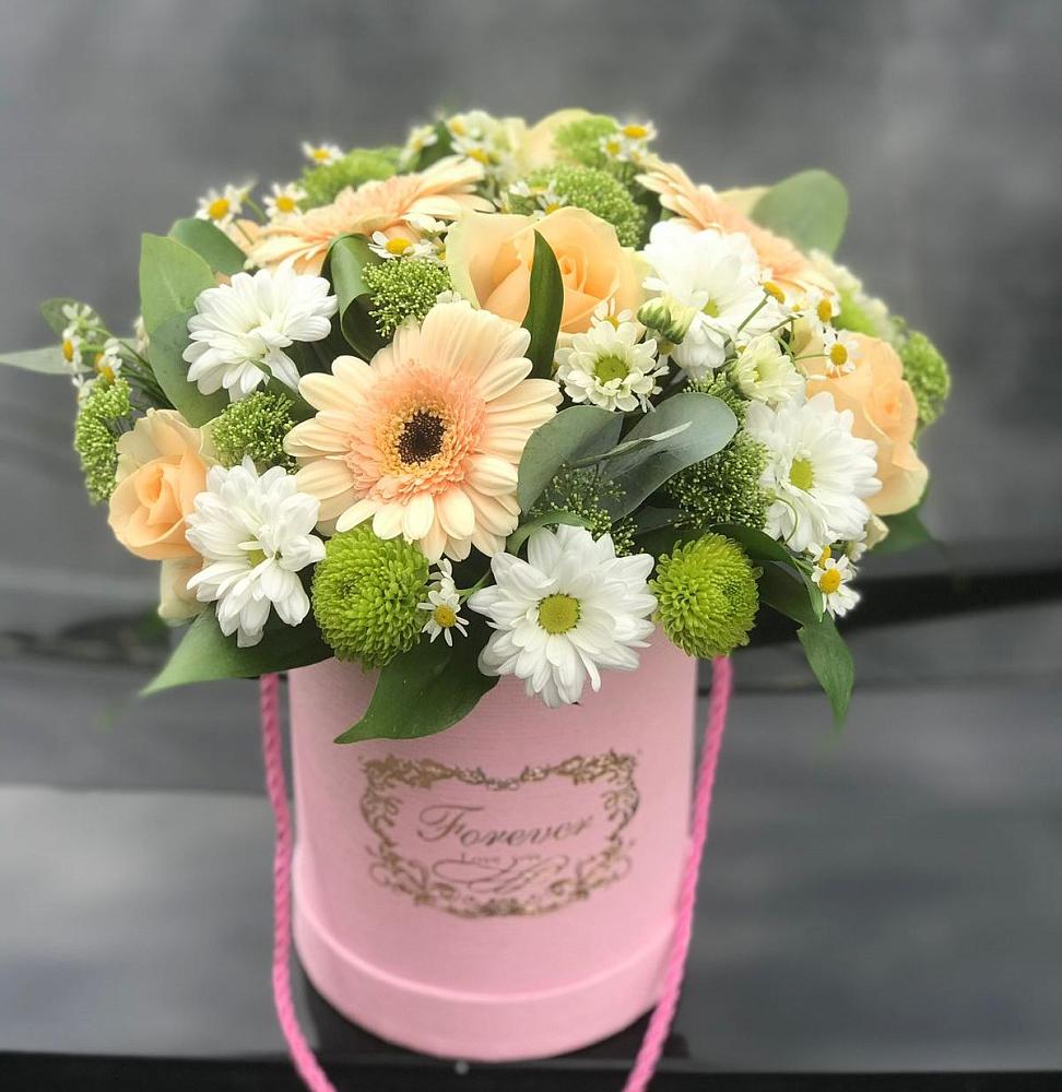 Цветочная композиция из Розы, Герберы и Хризантемы в шляпной коробке в Калистово