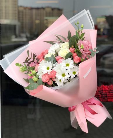 Букет цветов из: Розы, Лизиантусы и Хризантемы в Калистово